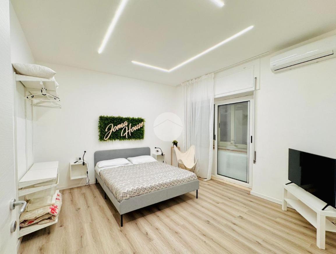 Joma House * Naples